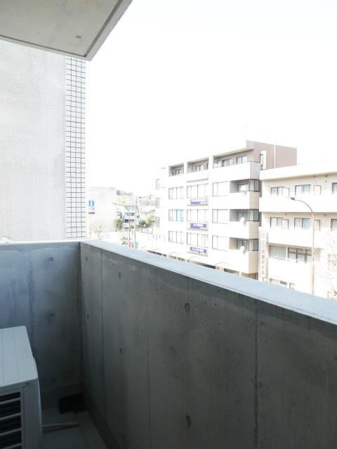 リチェンシア横浜三ツ沢下町のバルコニー