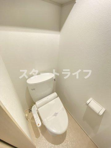 大阪市淀川区新高３丁目の賃貸マンションのトイレ
