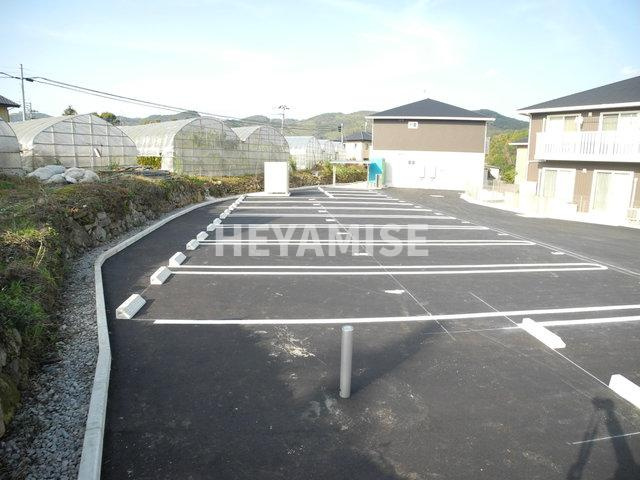 プルミエールの駐車場