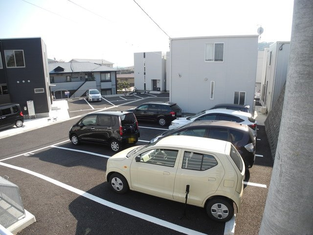グランビュー永昌の駐車場