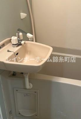 CRASTINE新小岩の洗面所