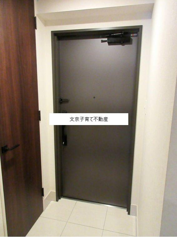 パークアクシス三番町の玄関
