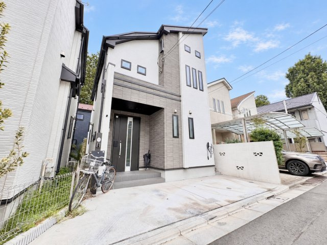 杉並区井草2丁目　中古戸建の居間・リビング|現地写真

現地ご見学希望・資料請求などお気軽にお問い合わせ下さい！
03-5990-5201