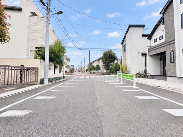 杉並区井草2丁目　中古戸建の居間・リビング|現地写真

現地ご見学希望・資料請求などお気軽にお問い合わせ下さい！
03-5990-5201