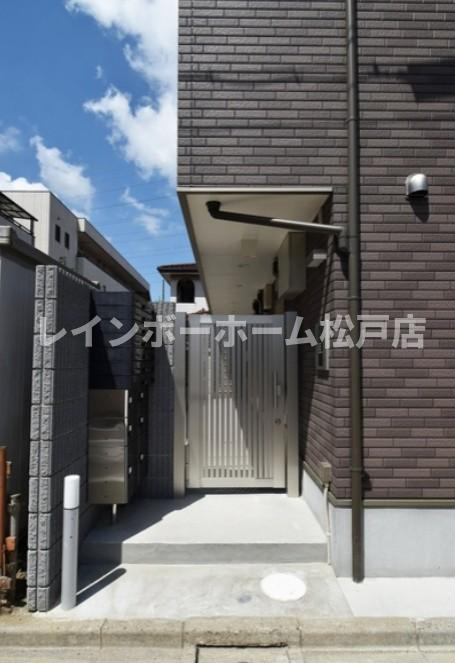 サザンフロント六町【仲介手数料：50％OFF】対象物件！のエントランス|ゆとりのあるエントランスです