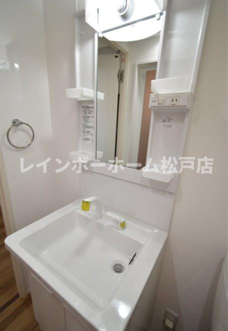 サザンフロント六町【仲介手数料：50％OFF】対象物件！の洗面所|明るい洗面所です