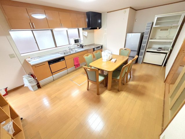 出来庭7丁目戸建の居間・リビング
