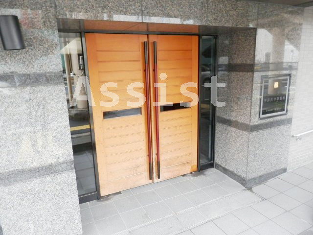 ルーブル学芸大学参番館のエントランス