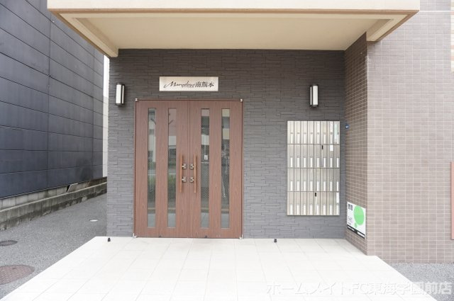 熊本市中央区南熊本１丁目の賃貸マンションのエントランス