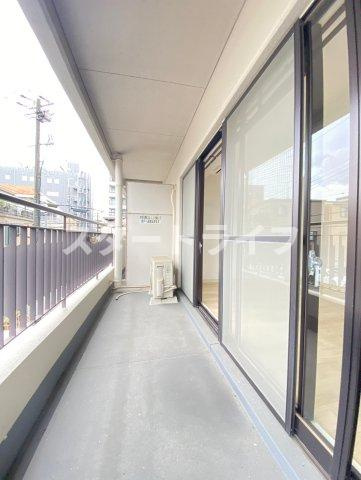 大阪市淀川区東三国４丁目の賃貸マンションのバルコニー