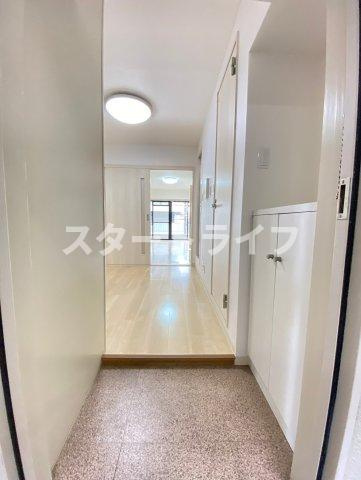 大阪市淀川区東三国４丁目の賃貸マンションの玄関
