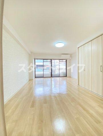 大阪市淀川区東三国４丁目の賃貸マンションの居間・リビング