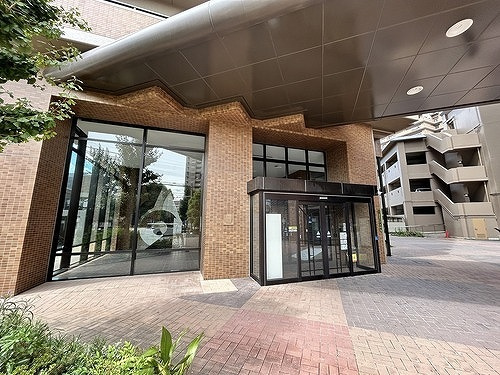 四季彩都いちょう館A棟　放出小学校区のエントランス|四季彩都いちょう館A棟　エントランス