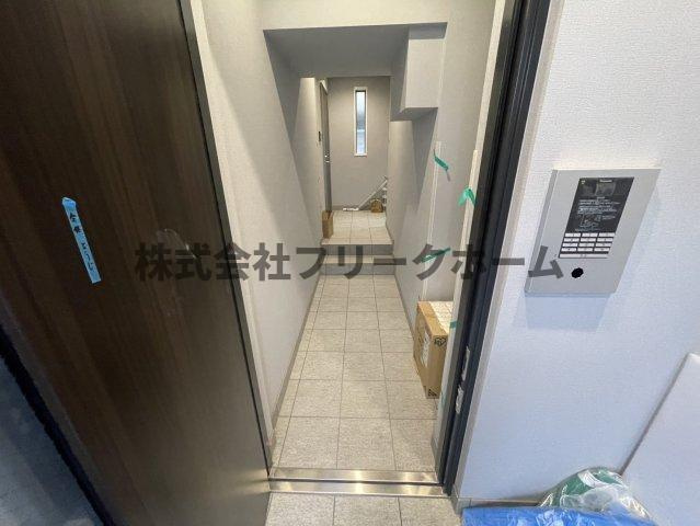 三鷹市井の頭３丁目のアパートのエントランス