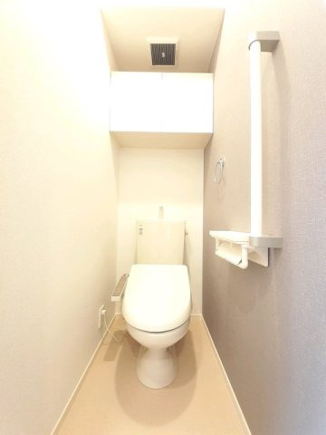 リヨン　Ａのトイレ|シンプルで使いやすいトイレです