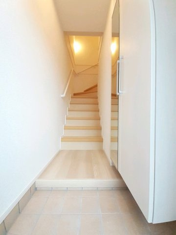 リヨン　Ａの玄関|きれいな玄関です