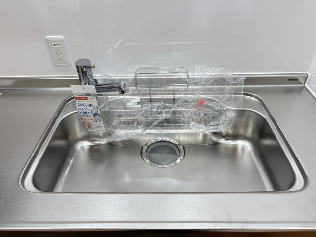サンライフ砂津のキッチン|使いやすいシンプルな水栓を採用♪毎日の洗い物や調理にも便利です！