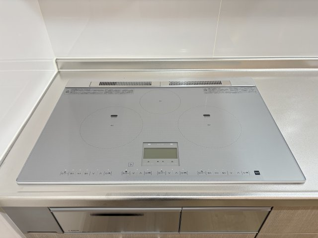 サンライフ砂津のキッチン|IHクッキングヒーターを完備！火を使わずお手入れもしやすい、便利なキッチン設備です♪