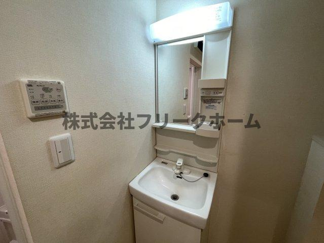 武蔵野市中町３丁目のアパートの洗面所