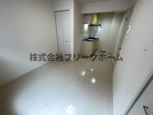 武蔵野市中町３丁目のアパートの居間・リビング