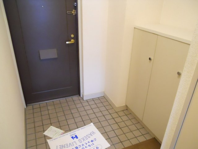 シャトー柴原の玄関