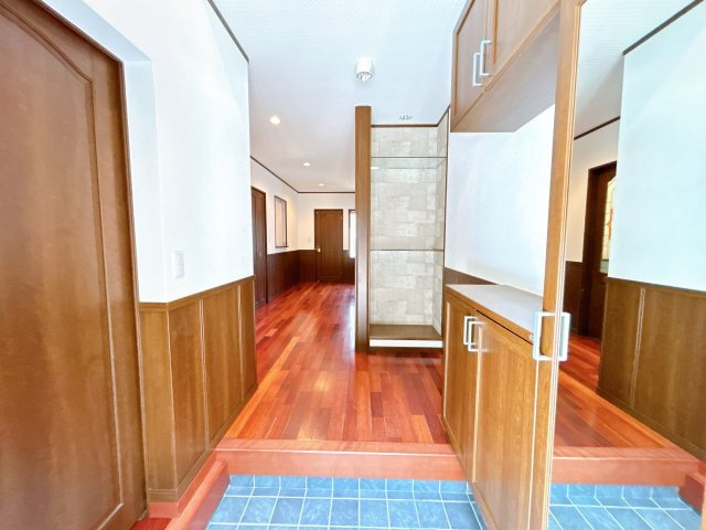 宇部市開２丁目　戸建ての玄関|既存のシューズボックスはクリーニング済です。