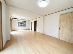 【居間・リビング】 | 仲介手数料無料！藤山小学校に通えるリフォーム済み中古住宅　宇部市文京台１丁目 | ゆったりとしたリビングは家族の団らんがはずみますね♪