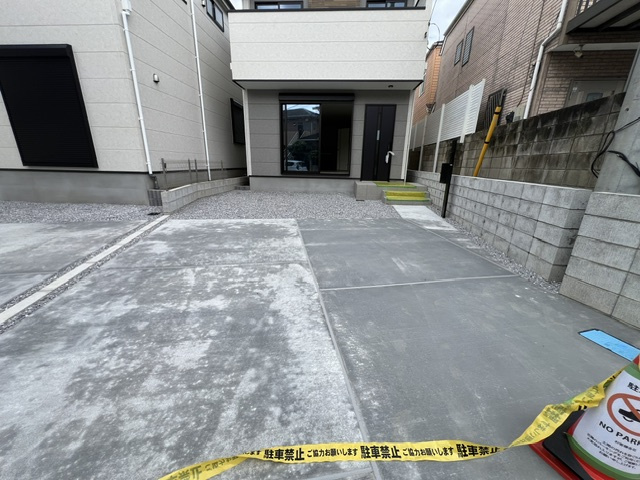 ◎茅ヶ崎市浜須賀　新築戸建　2号棟の駐車場|お車並列駐車2台可能◇◇