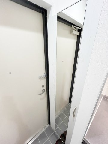 千葉市中央区松波４丁目の賃貸マンションの玄関