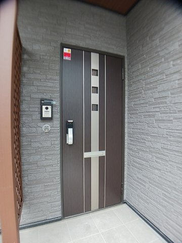 ジェルメ柏Ｃ棟の玄関