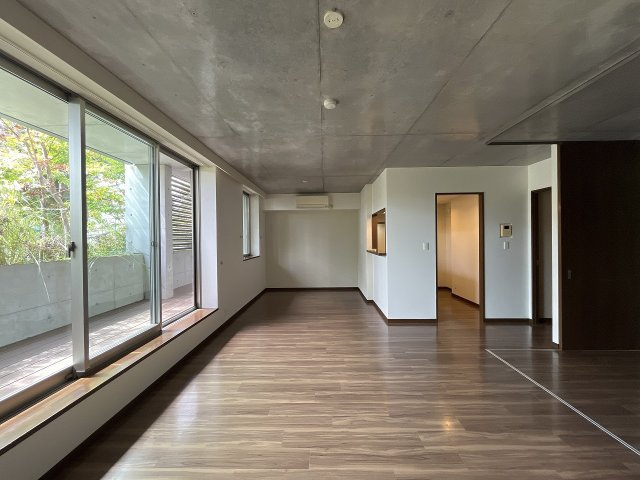 GARDEN HOUSE 大谷町 Ⅰの居間・リビング|ゆったり過ごせるリビングです