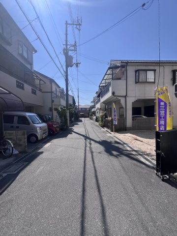 グラッド・タウン南野口新築戸建ての前面道路含む現地写真|閑静な住宅街