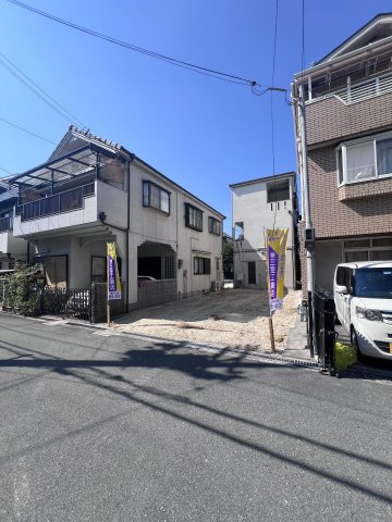 グラッド・タウン南野口新築戸建ての前面道路含む現地写真|前道広々