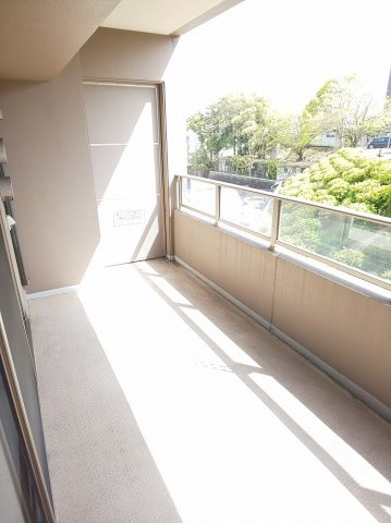 ポレスター津偕楽公園　302のバルコニー|お洗濯にも便利なバルコニー付き