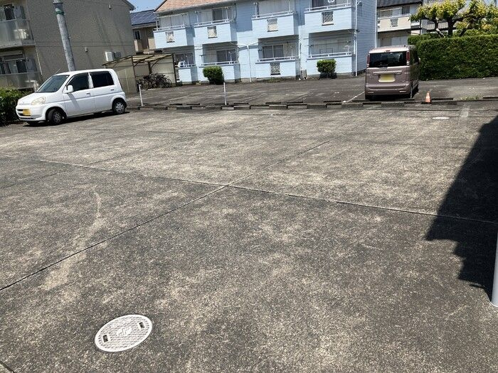 ロジュマンIの駐車場