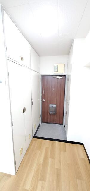 長者町ビジネスマンションの玄関