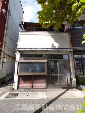 ６６０７８　岐阜市金園町９丁目倉庫の外観