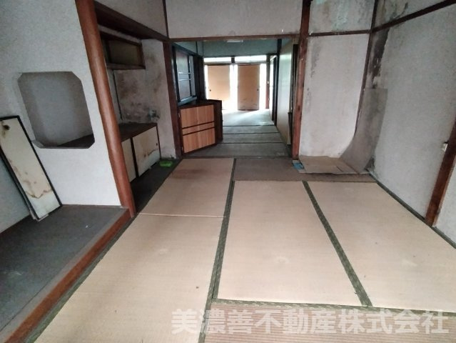 ６６０７８　岐阜市金園町９丁目倉庫の和室