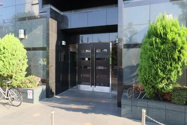 パレステュディオ池袋駅前のエントランス