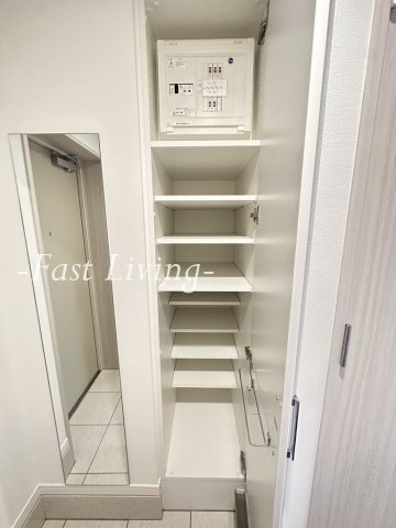 ドゥーエ四谷三丁目の玄関