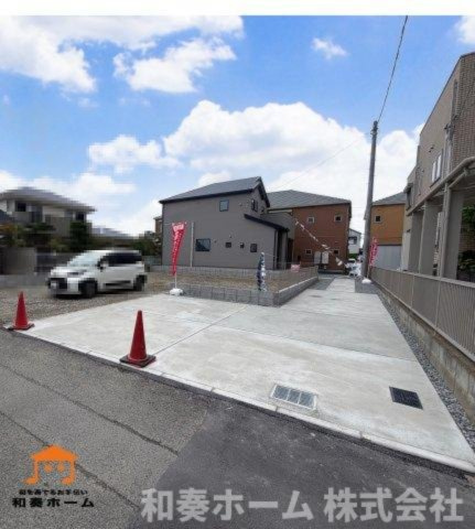 リナージュ ネクスジー 徳島市春日一丁目01期の前面道路含む現地写真