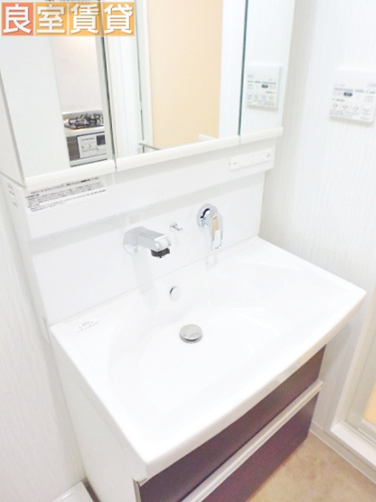 【独立洗面台】 | カーサニア尾頭橋 | ※写真は同物件の別部屋のものを流用しております。現状を優先します。
