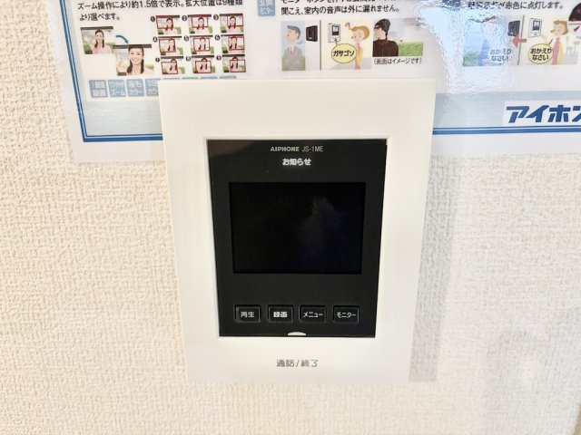 青梅今寺の防犯設備|来訪者の顔を室内から確認できるモニター付きインターホン。防犯面に配慮された設備です。
