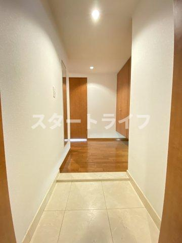 大阪市淀川区西中島５丁目の賃貸マンションの玄関