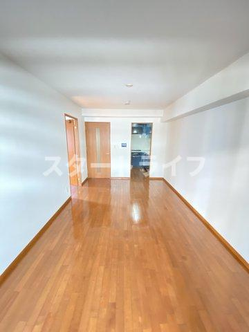 大阪市淀川区西中島５丁目の賃貸マンションの居間・リビング