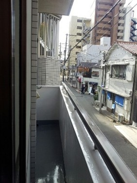 二宮町パークビルのバルコニー