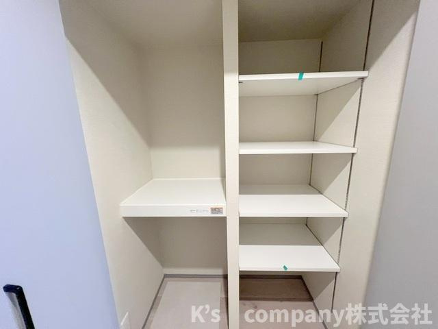 ●藤沢市辻堂太平台2丁目　藤沢太平台ハイツ2号棟の収納|廊下にある収納スペース◇