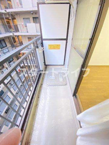 大阪市淀川区西宮原２丁目の賃貸マンションのバルコニー