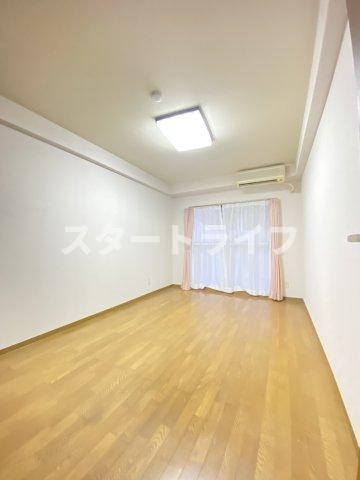 大阪市淀川区西宮原２丁目の賃貸マンションの居間・リビング