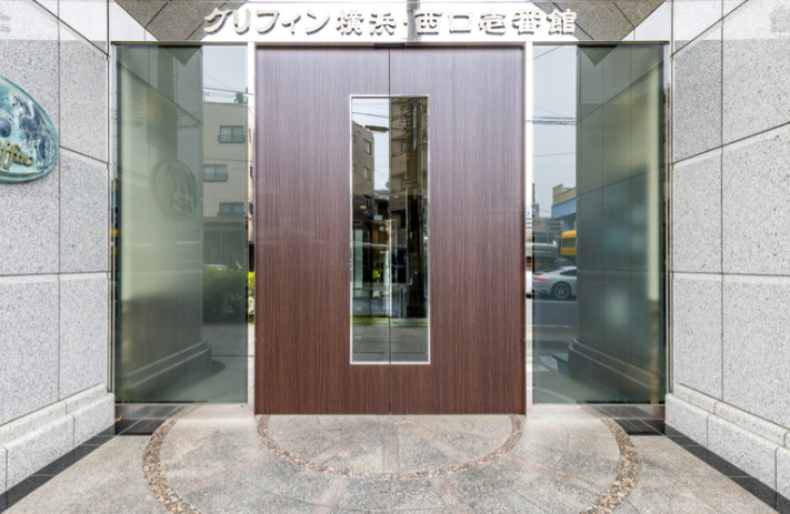 グリフィン横浜・西口壱番館のエントランス